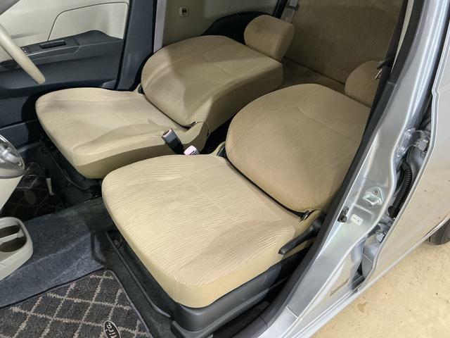 ミラ Ｘ　ＣＤチューナー　キーレスリモコン　電動格納式ドアミラー　ＣＤチューナー　キーレスリモコン　マニュアルエアコン　ホイールキャップ　カーペットマット　ロングバイザー　電動格納式ドアミラー　リヤスモークドガラス　運転席・助手席エアバッグ　パワステ　ＡＢＳ（16枚目）