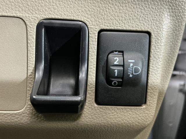 ミラ Ｘ　ＣＤチューナー　キーレスリモコン　電動格納式ドアミラー　ＣＤチューナー　キーレスリモコン　マニュアルエアコン　ホイールキャップ　カーペットマット　ロングバイザー　電動格納式ドアミラー　リヤスモークドガラス　運転席・助手席エアバッグ　パワステ　ＡＢＳ（33枚目）