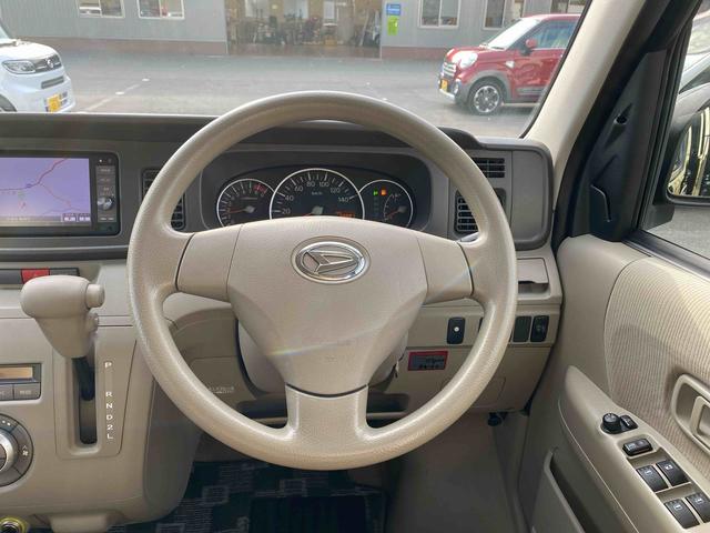 アトレーワゴン カスタムターボR ナビ付 ダイハツ認定中古車 ナビゲーション 電動格納ミラー ABS アームレスト フルホィールキャップ フォグランプ セキュリティアラーム ハイマウントストップランプ オートエアコン キーレスエントリー(16枚目)