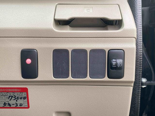 アトレーワゴン カスタムターボR ナビ付 ダイハツ認定中古車 ナビゲーション 電動格納ミラー ABS アームレスト フルホィールキャップ フォグランプ セキュリティアラーム ハイマウントストップランプ オートエアコン キーレスエントリー(41枚目)
