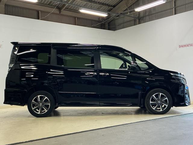 ヴォクシー ＺＳ　煌ＩＩＩ　ワンオーナー　ナビ　後席モニター　ドラレコ　ワンオーナー　ナビＴＶ　後席モニター　ドラレコ　ＥＴＣ　バックカメラ　両側電動スライドドア　クルーズコントロール　Ｂｌｕｅｔｏｏｔｈ　前後コーナーセンサー　１６インチ純正アルミホイール　ダブルエアコン（17枚目）