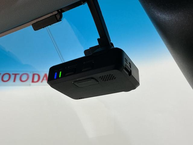 ハイゼットカーゴ クルーズSAIII ワンオーナー ナビ バックカメラ ワンオーナー ナビ バックカメラ ドライブレコーダー リアコーナーセンサー オートマチックハイビーム USBチャージャー Bluetooth DVD再生 フルセグTV キーレスエントリー ドアバイザー(4枚目)