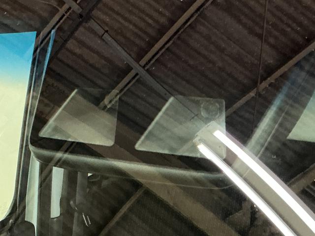 ハイゼットカーゴ クルーズSAIII ワンオーナー ナビ バックカメラ ワンオーナー ナビ バックカメラ ドライブレコーダー リアコーナーセンサー オートマチックハイビーム USBチャージャー Bluetooth DVD再生 フルセグTV キーレスエントリー ドアバイザー(10枚目)