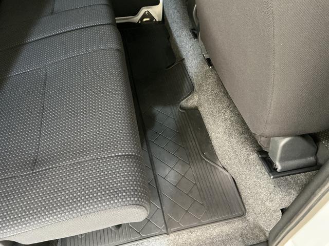 ハイゼットカーゴ クルーズSAIII ワンオーナー ナビ バックカメラ ワンオーナー ナビ バックカメラ ドライブレコーダー リアコーナーセンサー オートマチックハイビーム USBチャージャー Bluetooth DVD再生 フルセグTV キーレスエントリー ドアバイザー(27枚目)