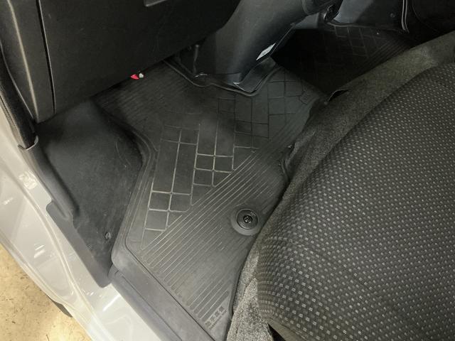 ハイゼットカーゴ クルーズSAIII ワンオーナー ナビ バックカメラ ワンオーナー ナビ バックカメラ ドライブレコーダー リアコーナーセンサー オートマチックハイビーム USBチャージャー Bluetooth DVD再生 フルセグTV キーレスエントリー ドアバイザー(28枚目)