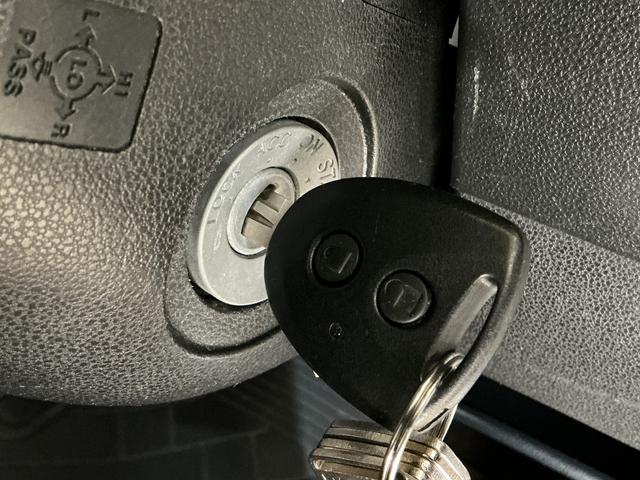 ハイゼットカーゴ クルーズSAIII ワンオーナー ナビ バックカメラ ワンオーナー ナビ バックカメラ ドライブレコーダー リアコーナーセンサー オートマチックハイビーム USBチャージャー Bluetooth DVD再生 フルセグTV キーレスエントリー ドアバイザー(46枚目)