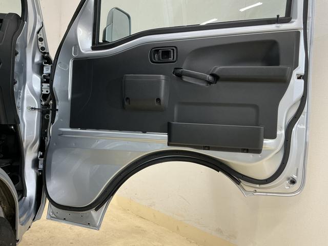 ハイゼットトラック ジャンボSAIIIt ワンオーナー AT車 CDオーディオ ワンオーナー AT車 CDオーディオ 3方開 荷台作業灯 LEDヘッドライト ドアバイザー 横滑り防止装置 キーレスエントリー 盗難防止装置 アイドリングストップ 電動格納ミラー オートライト(23枚目)