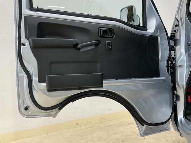 ハイゼットトラック ジャンボSAIIIt ワンオーナー AT車 CDオーディオ ワンオーナー AT車 CDオーディオ 3方開 荷台作業灯 LEDヘッドライト ドアバイザー 横滑り防止装置 キーレスエントリー 盗難防止装置 アイドリングストップ 電動格納ミラー オートライト(24枚目)