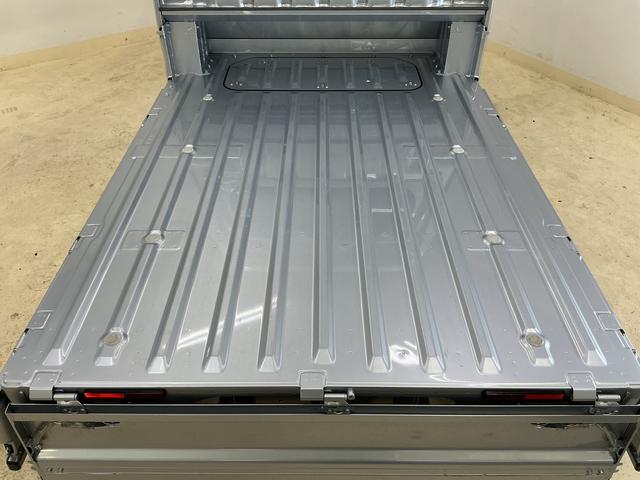 ハイゼットトラック ジャンボSAIIIt ワンオーナー AT車 CDオーディオ ワンオーナー AT車 CDオーディオ 3方開 荷台作業灯 LEDヘッドライト ドアバイザー 横滑り防止装置 キーレスエントリー 盗難防止装置 アイドリングストップ 電動格納ミラー オートライト(31枚目)