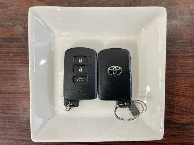 ハリアー プレミアム　ナビ　バックカメラ　前後ドライブレコーダー　ナビ　バックカメラ　前後ドライブレコーダー　ＥＴＣ　レーダークルーズコントロール　Ｂｌｕｅｔｏｏｔｈ　電動リアゲート　パワーシート　電子パーキング　オートブレーキホールド　１８インチアルミホイール（23枚目）