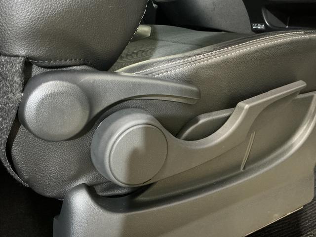 ステラ カスタムＲ　スマートアシスト　ワンオーナー　ナビ　ＥＴＣ　ワンオーナー　ナビ　バックカメラ　ＥＴＣ　シートヒーター　ＵＳＢ接続　Ｂｌｕｅｔｏｏｔｈ　ＤＶＤ再生　アイドリングストップ　横滑り防止装置　盗難防止装置　フルセグ　プッシュスタート　ＬＥＤヘッドライト（45枚目）