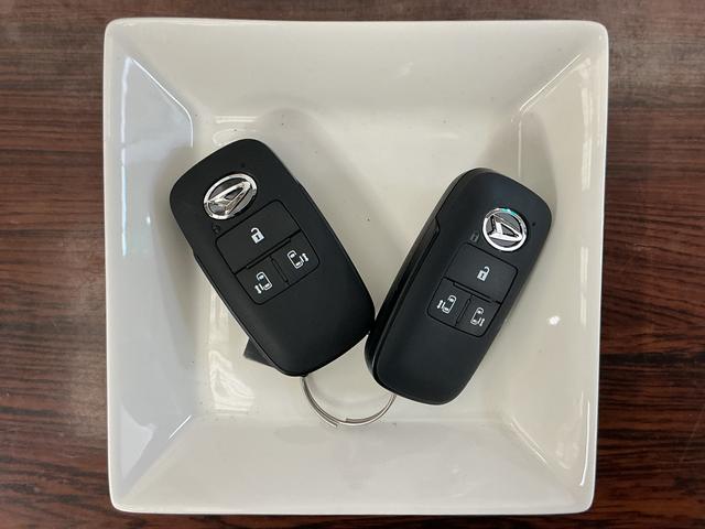 タント カスタムＸ　デモカー　全方位カメラ　両側電動スライドドア　デモカー　パノラマモニター　両側電動スライドドア　前席シートヒーター　前後コーナーセンサー　１４インチ純正アルミホイール　オートマチックハイビーム　オートブレーキホールド付き電子パーキング　スペアキー（19枚目）