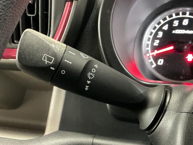 パッソ モーダ　Ｓ　ワンオーナー　ナビ　バックカメラ　ツートン　ワンオーナー　ナビ　バックカメラ　Ｂｌｕｅｔｏｏｔｈ　ツートンカラー／ルーフ黒　衝突軽減ブレーキ　ＬＥＤヘッドライト　プッシュスタート　横滑り防止装置　スペアキー　アイドリングストップ　オートエアコン（40枚目）