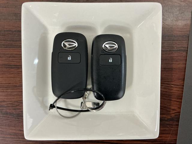 ロッキー プレミアムＧ　ＨＥＶ　ワンオーナー　パノラマモニター　ワンオーナー　全周囲カメラ　前後コーナーセンサー　前席シートヒーター　アダプティブクルーズコントロール　電子パーキング　オートブレーキホールド　オートマチックハイビーム　１７インチ純正アルミホイール（18枚目）