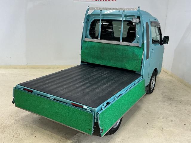 ���ۂɌ��ĐG��āA�[�����đI��ł���������