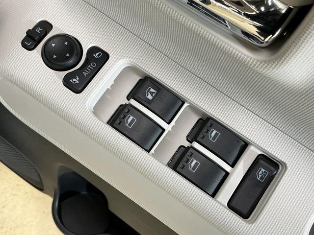 ムーヴキャンバス ストライプスＧ　届出済未使用車　スマートアシスト　届出済未使用車　スマートアシスト　バックカメラ　両側リヤパワースライドドア　プッシュボタンエンジンスタート　ＬＥＤヘッドライト　コーナーセンサー　オートエアコン　オートライト　シートヒーター　ＡＢＳ（40枚目）