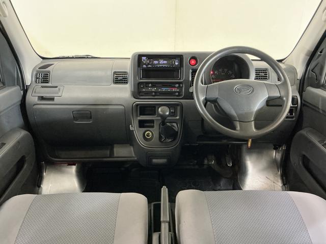ハイゼットカーゴ ＤＸ　ワンオーナー　５速ＭＴ車　４ＷＤ　ＣＤオーディオ　ワンオーナー　５速ＭＴ車　４ＷＤ　ＣＤオーディオ　ラバーマット　キーレスエントリー　ドアバイザー　マニュアルエアコン　ヘッドライトレべライザー　シガーソケット　スペアタイヤ（2枚目）