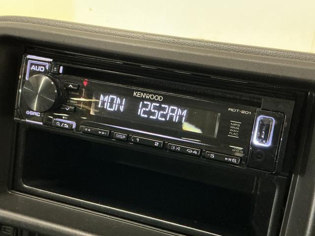 ハイゼットカーゴ ＤＸ　ワンオーナー　５速ＭＴ車　４ＷＤ　ＣＤオーディオ　ワンオーナー　５速ＭＴ車　４ＷＤ　ＣＤオーディオ　ラバーマット　キーレスエントリー　ドアバイザー　マニュアルエアコン　ヘッドライトレべライザー　シガーソケット　スペアタイヤ（3枚目）