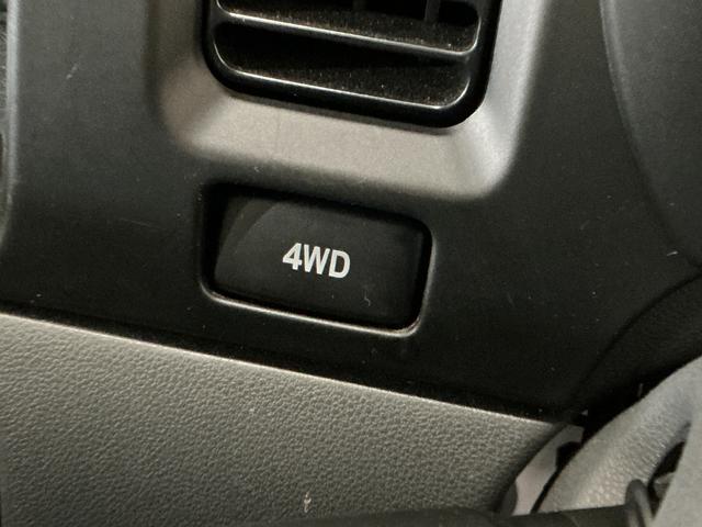 ハイゼットカーゴ ＤＸ　ワンオーナー　５速ＭＴ車　４ＷＤ　ＣＤオーディオ　ワンオーナー　５速ＭＴ車　４ＷＤ　ＣＤオーディオ　ラバーマット　キーレスエントリー　ドアバイザー　マニュアルエアコン　ヘッドライトレべライザー　シガーソケット　スペアタイヤ（4枚目）