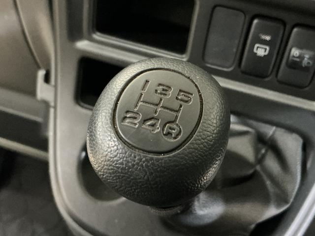 ハイゼットカーゴ ＤＸ　ワンオーナー　５速ＭＴ車　４ＷＤ　ＣＤオーディオ　ワンオーナー　５速ＭＴ車　４ＷＤ　ＣＤオーディオ　ラバーマット　キーレスエントリー　ドアバイザー　マニュアルエアコン　ヘッドライトレべライザー　シガーソケット　スペアタイヤ（5枚目）