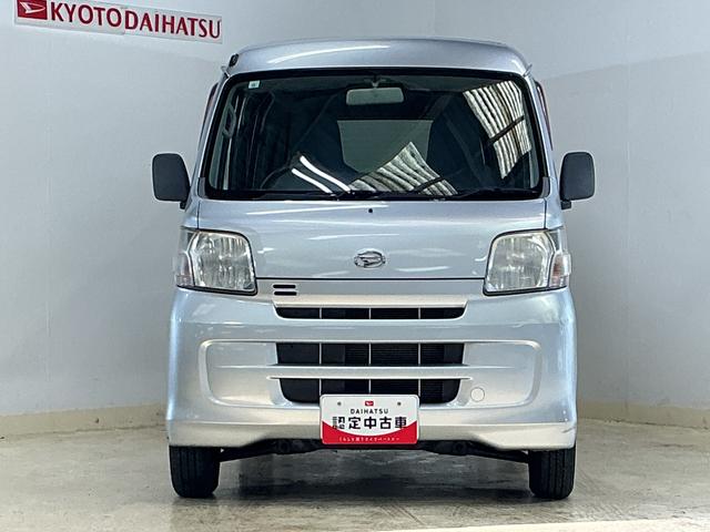 ハイゼットカーゴ ＤＸ　ワンオーナー　５速ＭＴ車　４ＷＤ　ＣＤオーディオ　ワンオーナー　５速ＭＴ車　４ＷＤ　ＣＤオーディオ　ラバーマット　キーレスエントリー　ドアバイザー　マニュアルエアコン　ヘッドライトレべライザー　シガーソケット　スペアタイヤ（7枚目）