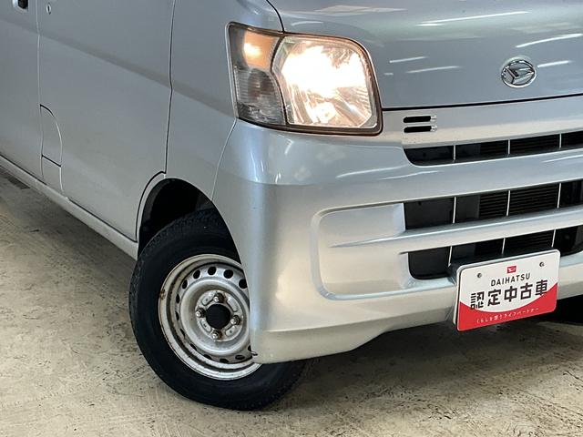 ハイゼットカーゴ ＤＸ　ワンオーナー　５速ＭＴ車　４ＷＤ　ＣＤオーディオ　ワンオーナー　５速ＭＴ車　４ＷＤ　ＣＤオーディオ　ラバーマット　キーレスエントリー　ドアバイザー　マニュアルエアコン　ヘッドライトレべライザー　シガーソケット　スペアタイヤ（8枚目）