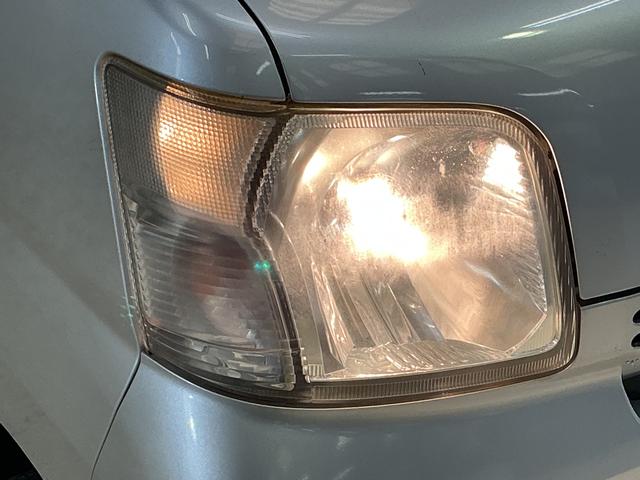 ハイゼットカーゴ ＤＸ　ワンオーナー　５速ＭＴ車　４ＷＤ　ＣＤオーディオ　ワンオーナー　５速ＭＴ車　４ＷＤ　ＣＤオーディオ　ラバーマット　キーレスエントリー　ドアバイザー　マニュアルエアコン　ヘッドライトレべライザー　シガーソケット　スペアタイヤ（9枚目）