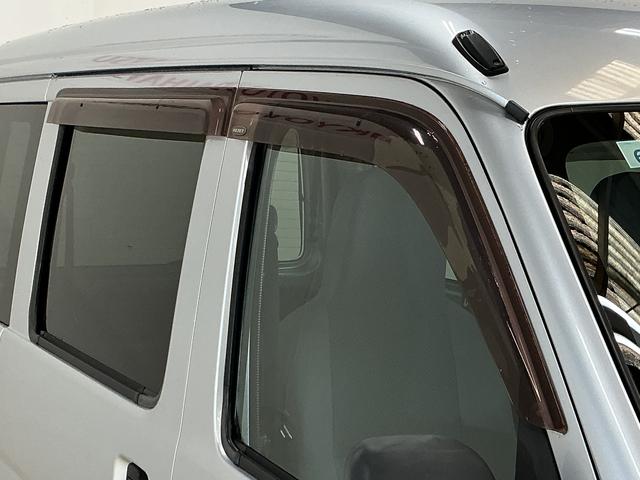 ハイゼットカーゴ ＤＸ　ワンオーナー　５速ＭＴ車　４ＷＤ　ＣＤオーディオ　ワンオーナー　５速ＭＴ車　４ＷＤ　ＣＤオーディオ　ラバーマット　キーレスエントリー　ドアバイザー　マニュアルエアコン　ヘッドライトレべライザー　シガーソケット　スペアタイヤ（10枚目）