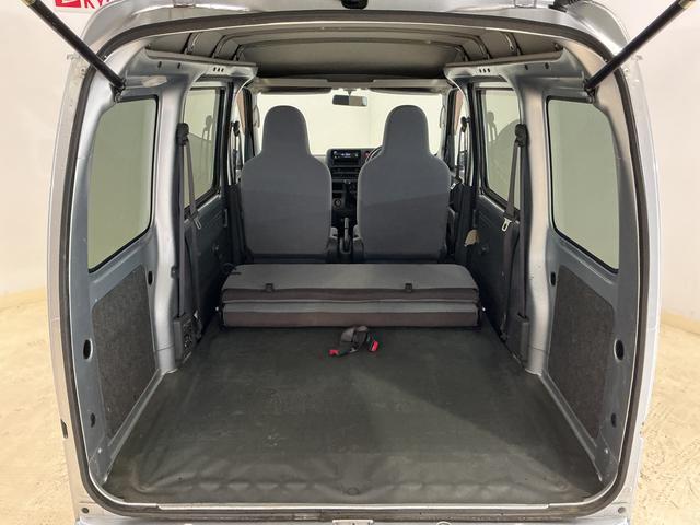 ハイゼットカーゴ ＤＸ　ワンオーナー　５速ＭＴ車　４ＷＤ　ＣＤオーディオ　ワンオーナー　５速ＭＴ車　４ＷＤ　ＣＤオーディオ　ラバーマット　キーレスエントリー　ドアバイザー　マニュアルエアコン　ヘッドライトレべライザー　シガーソケット　スペアタイヤ（28枚目）