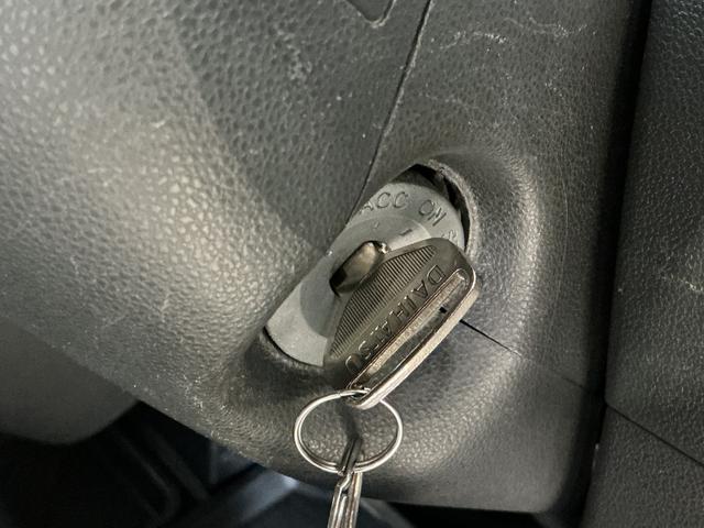 ハイゼットカーゴ ＤＸ　ワンオーナー　５速ＭＴ車　４ＷＤ　ＣＤオーディオ　ワンオーナー　５速ＭＴ車　４ＷＤ　ＣＤオーディオ　ラバーマット　キーレスエントリー　ドアバイザー　マニュアルエアコン　ヘッドライトレべライザー　シガーソケット　スペアタイヤ（40枚目）