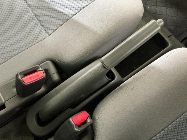 ハイゼットカーゴ ＤＸ　ワンオーナー　５速ＭＴ車　４ＷＤ　ＣＤオーディオ　ワンオーナー　５速ＭＴ車　４ＷＤ　ＣＤオーディオ　ラバーマット　キーレスエントリー　ドアバイザー　マニュアルエアコン　ヘッドライトレべライザー　シガーソケット　スペアタイヤ（45枚目）