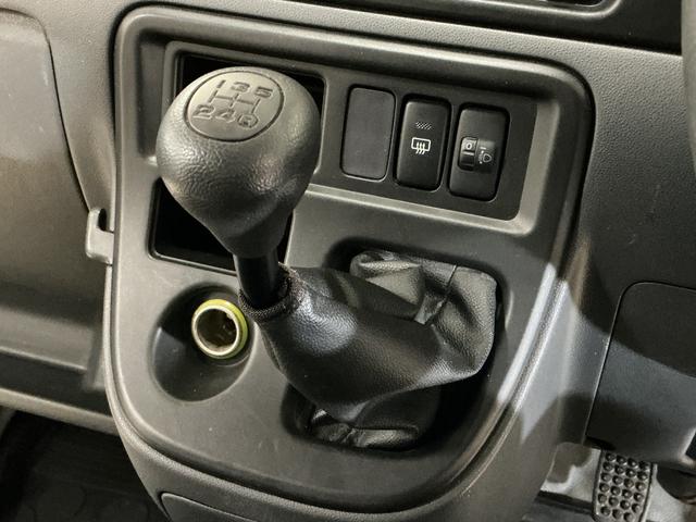 ハイゼットカーゴ ＤＸ　ワンオーナー　５速ＭＴ車　４ＷＤ　ＣＤオーディオ　ワンオーナー　５速ＭＴ車　４ＷＤ　ＣＤオーディオ　ラバーマット　キーレスエントリー　ドアバイザー　マニュアルエアコン　ヘッドライトレべライザー　シガーソケット　スペアタイヤ（47枚目）