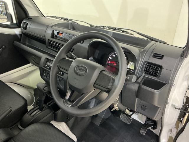 ハイゼットトラック スタンダード　ワンオーナー　４ＷＤ　ＣＶＴ車　ラジオデッキ　ワンオーナー　４ＷＤ　ＣＶＴ車　ラジオデッキ　リアコーナーセンサー　オートマチックハイビーム　３方開　横滑り防止装置　オートライト　マニュアルエアコン　スマートアシスト　ヘッドライトレべライザー（2枚目）