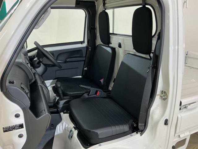 ハイゼットトラック スタンダード　ワンオーナー　４ＷＤ　ＣＶＴ車　ラジオデッキ　ワンオーナー　４ＷＤ　ＣＶＴ車　ラジオデッキ　リアコーナーセンサー　オートマチックハイビーム　３方開　横滑り防止装置　オートライト　マニュアルエアコン　スマートアシスト　ヘッドライトレべライザー（18枚目）