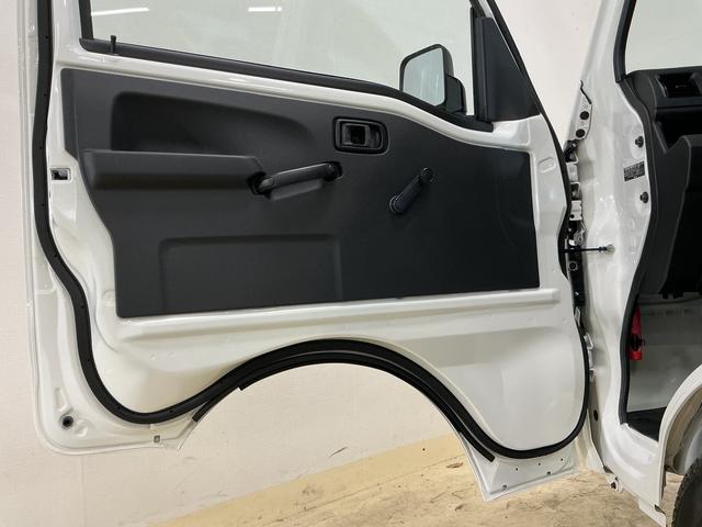 ハイゼットトラック スタンダード　ワンオーナー　４ＷＤ　ＣＶＴ車　ラジオデッキ　ワンオーナー　４ＷＤ　ＣＶＴ車　ラジオデッキ　リアコーナーセンサー　オートマチックハイビーム　３方開　横滑り防止装置　オートライト　マニュアルエアコン　スマートアシスト　ヘッドライトレべライザー（21枚目）