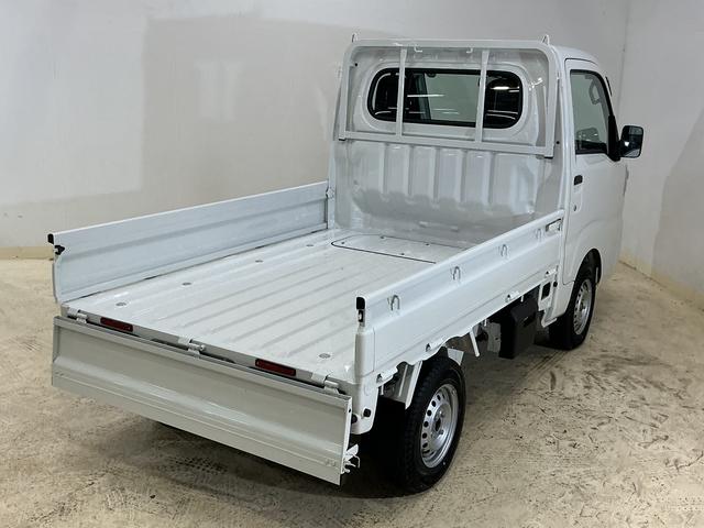 ハイゼットトラック スタンダード　ワンオーナー　４ＷＤ　ＣＶＴ車　ラジオデッキ　ワンオーナー　４ＷＤ　ＣＶＴ車　ラジオデッキ　リアコーナーセンサー　オートマチックハイビーム　３方開　横滑り防止装置　オートライト　マニュアルエアコン　スマートアシスト　ヘッドライトレべライザー（25枚目）