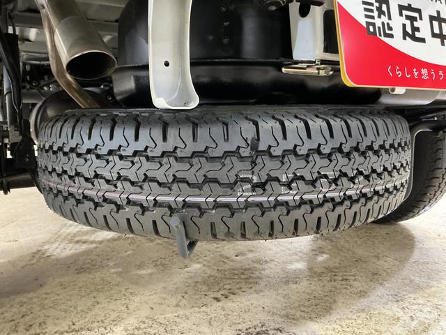 ハイゼットトラック スタンダード　ワンオーナー　４ＷＤ　ＣＶＴ車　ラジオデッキ　ワンオーナー　４ＷＤ　ＣＶＴ車　ラジオデッキ　リアコーナーセンサー　オートマチックハイビーム　３方開　横滑り防止装置　オートライト　マニュアルエアコン　スマートアシスト　ヘッドライトレべライザー（28枚目）