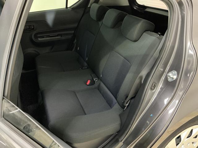 アクア S ナビ フルセグチューナー ブルートゥース対応 ETC ナビ フルセグチューナー ブルートゥース対応 ETC プッシュボタンエンジンスタート オートエアコン 電動格納式ドアミラー ホイールキャップ フォグランプ オートライト バイザー カーペットマット(20枚目)