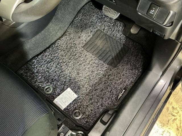 アクア S ナビ フルセグチューナー ブルートゥース対応 ETC ナビ フルセグチューナー ブルートゥース対応 ETC プッシュボタンエンジンスタート オートエアコン 電動格納式ドアミラー ホイールキャップ フォグランプ オートライト バイザー カーペットマット(21枚目)