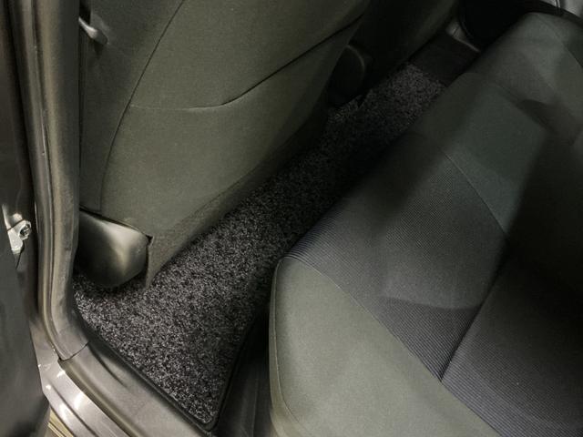 アクア S ナビ フルセグチューナー ブルートゥース対応 ETC ナビ フルセグチューナー ブルートゥース対応 ETC プッシュボタンエンジンスタート オートエアコン 電動格納式ドアミラー ホイールキャップ フォグランプ オートライト バイザー カーペットマット(24枚目)