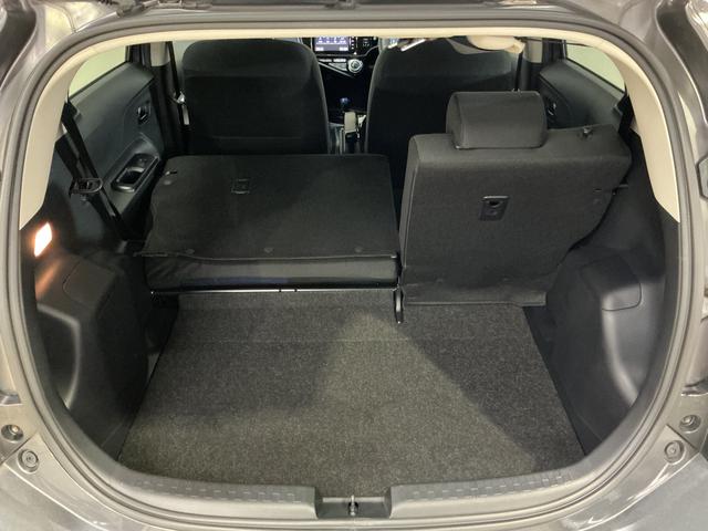 アクア S ナビ フルセグチューナー ブルートゥース対応 ETC ナビ フルセグチューナー ブルートゥース対応 ETC プッシュボタンエンジンスタート オートエアコン 電動格納式ドアミラー ホイールキャップ フォグランプ オートライト バイザー カーペットマット(28枚目)