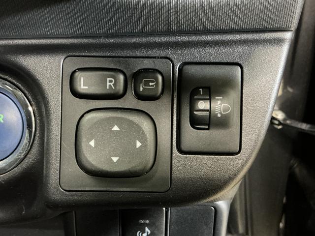 アクア S ナビ フルセグチューナー ブルートゥース対応 ETC ナビ フルセグチューナー ブルートゥース対応 ETC プッシュボタンエンジンスタート オートエアコン 電動格納式ドアミラー ホイールキャップ フォグランプ オートライト バイザー カーペットマット(36枚目)