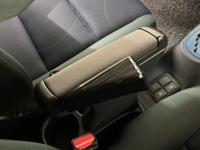 アクア S ナビ フルセグチューナー ブルートゥース対応 ETC ナビ フルセグチューナー ブルートゥース対応 ETC プッシュボタンエンジンスタート オートエアコン 電動格納式ドアミラー ホイールキャップ フォグランプ オートライト バイザー カーペットマット(44枚目)