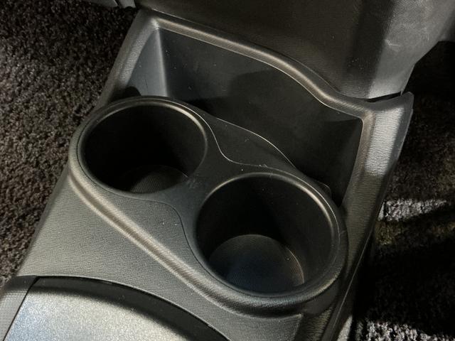 アクア S ナビ フルセグチューナー ブルートゥース対応 ETC ナビ フルセグチューナー ブルートゥース対応 ETC プッシュボタンエンジンスタート オートエアコン 電動格納式ドアミラー ホイールキャップ フォグランプ オートライト バイザー カーペットマット(47枚目)