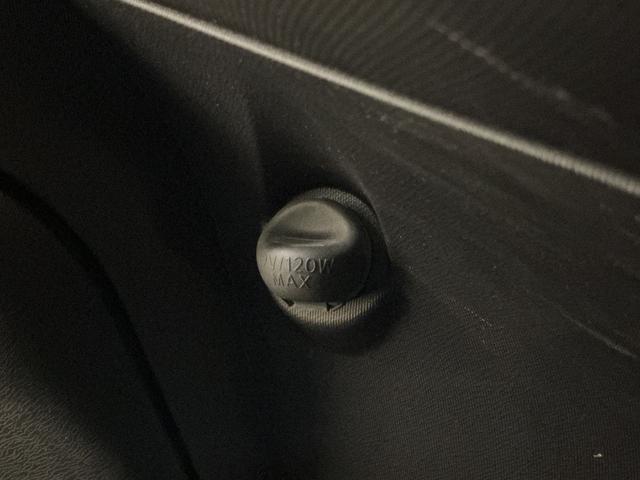 アクア S ナビ フルセグチューナー ブルートゥース対応 ETC ナビ フルセグチューナー ブルートゥース対応 ETC プッシュボタンエンジンスタート オートエアコン 電動格納式ドアミラー ホイールキャップ フォグランプ オートライト バイザー カーペットマット(48枚目)