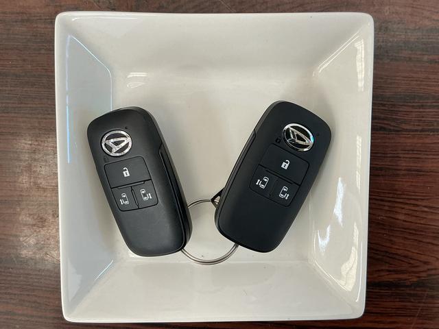 タント X バックカメラ 両側電動スライドドア USBチャージャー バックカメラ 両側電動スライドドア 前後コーナーセンサー 前席シートヒーター 電子パーキング オートブレーキホールド オートマチックハイビーム プッシュスタート USBチャージャー スマートキー(17枚目)