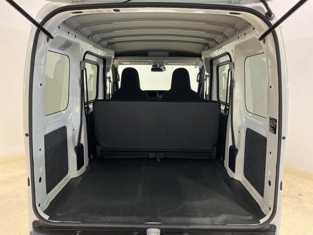 ハイゼットカーゴ ＤＸ　４ＷＤ　スマートアシスト　オートライト　コーナーセンサ　４ＷＤ　スマートアシスト　キーレスリモコン　オートライト　コーナーセンサー　スチールホイール　マニュアルエアコン　フロントパワーウインド　リヤワイパー　アイドリングストップ　パワステ　ＡＢＳ（24枚目）