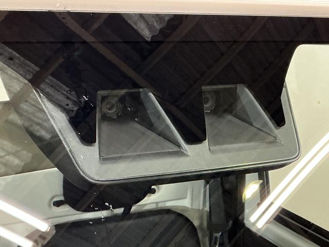 ハイゼットトラック スタンダード　ワンオーナー　４ＷＤ　ＣＶＴ車　ラジオデッキ　ワンオーナー　４ＷＤ　ＣＶＴ車　ラジオデッキ　リアコーナーセンサー　３方開　オートライト　横滑り防止装置　アイドリングストップ　スペアキー有り　マニュアルエアコン　１２Ｖ電源ソケット　バッテリーカバー（9枚目）