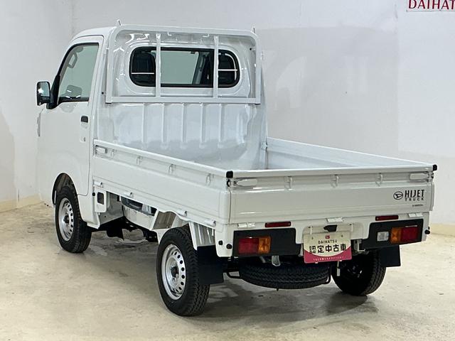 ハイゼットトラック スタンダード　ワンオーナー　４ＷＤ　ＣＶＴ車　ラジオデッキ　ワンオーナー　４ＷＤ　ＣＶＴ車　ラジオデッキ　リアコーナーセンサー　３方開　オートライト　横滑り防止装置　アイドリングストップ　スペアキー有り　マニュアルエアコン　１２Ｖ電源ソケット　バッテリーカバー（14枚目）