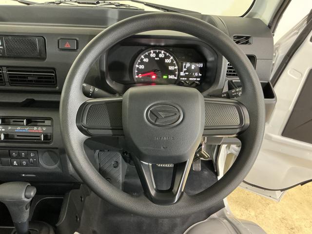 ハイゼットトラック スタンダード　ワンオーナー　４ＷＤ　ＣＶＴ車　ラジオデッキ　ワンオーナー　４ＷＤ　ＣＶＴ車　ラジオデッキ　リアコーナーセンサー　３方開　オートライト　横滑り防止装置　アイドリングストップ　スペアキー有り　マニュアルエアコン　１２Ｖ電源ソケット　バッテリーカバー（21枚目）